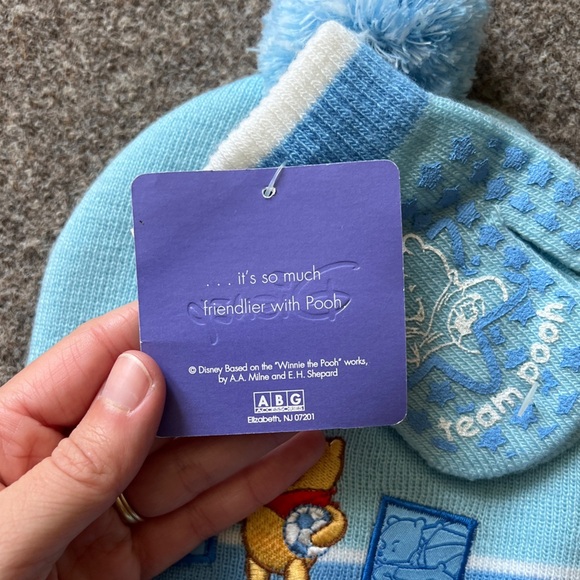 NWT Vintage Disney Winnie The Pooh Knit Beanie Girls Winter Hat & Glove Gift Set - Picture 2 of 7